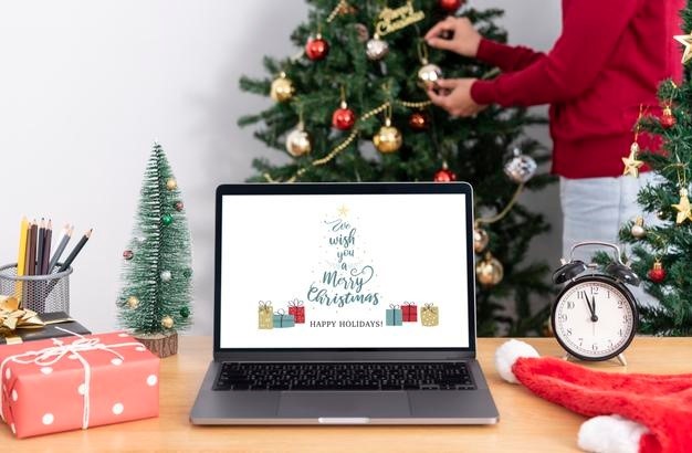 4 Creative Ideas for Christmas Cubicle Decorations