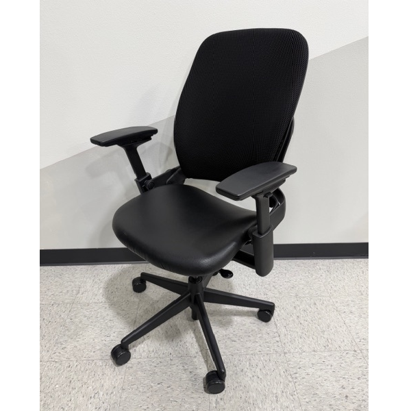 Used Steelcase Leap V2 - Black Leather Seat 3D Mesh - Main 2 Used Steelcase Leap V2 - Black Leather Seat 3D Mesh - Main 2