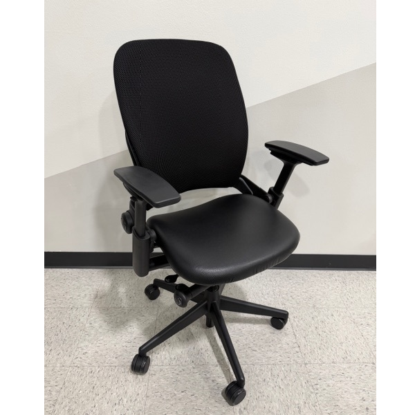 Used Steelcase Leap V2 - Black Leather Seat 3D Mesh - Main